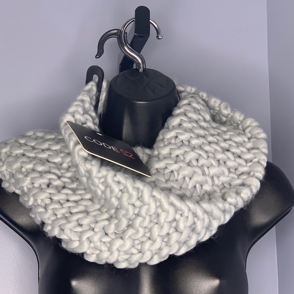 Boutique Accessories - NEW Knit Gray Scarf Boutique Accessories - NEW Knit Gray Scarf